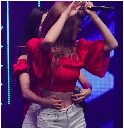 宇宙无敌吃瓜少女