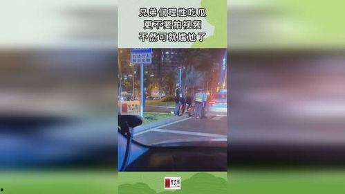 兄弟吵架吃瓜视频,吃瓜群众围观家庭大战