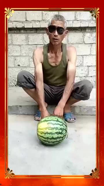 大爷吃田瓜