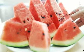 夏天吃瓜用勺子怎么吃的,瓜果飘香，勺子添趣的夏日食趣
